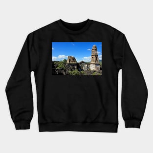 Eglise englouti par la lave au Mexique Crewneck Sweatshirt